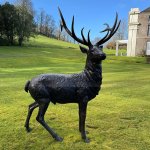 Statue de cerf à taille réelle