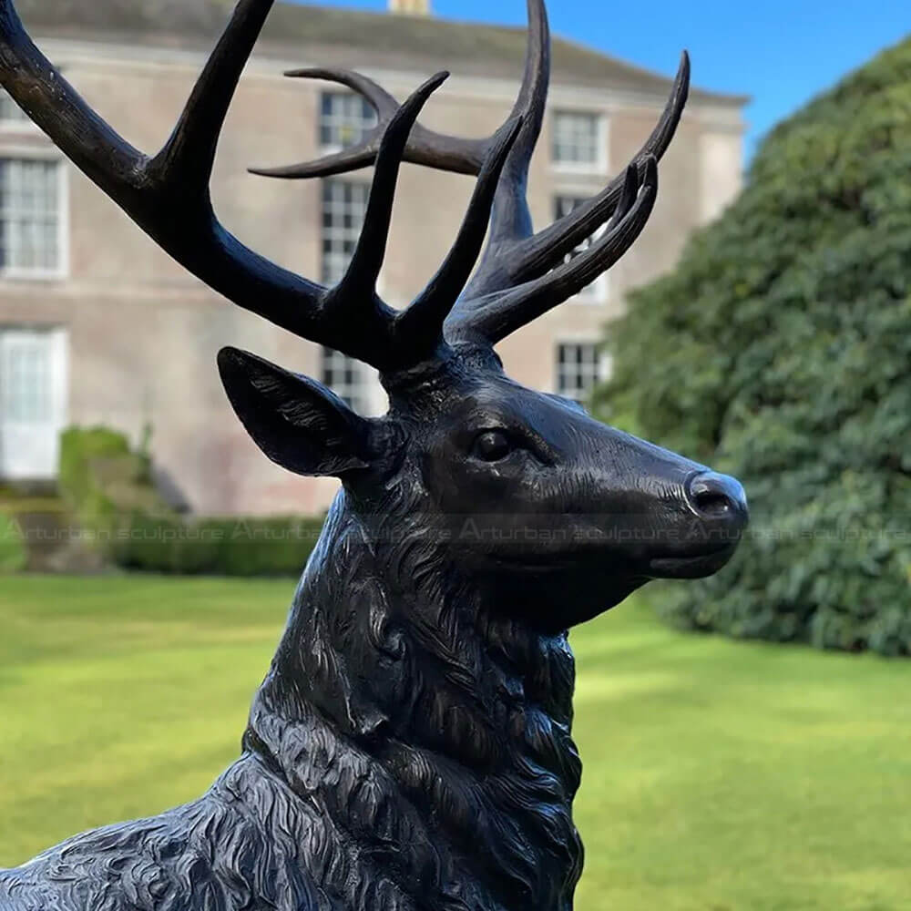 Statue de cerf grandeur nature