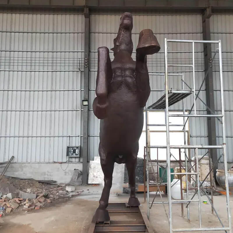 Escultura del Caballo Empinado