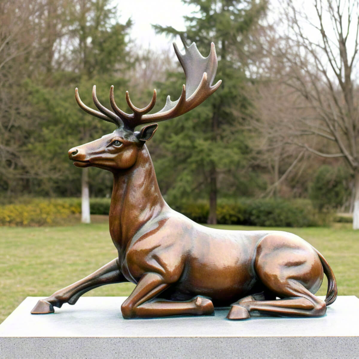 Statue de Cerf Allongé