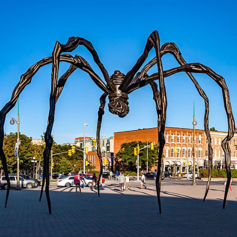 Statua del Ragno Maman