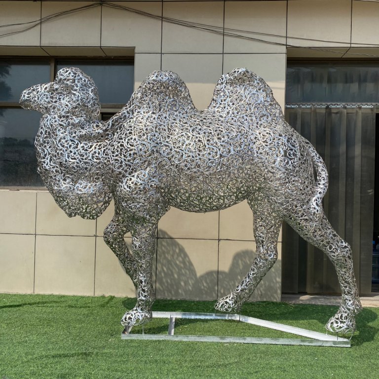 Metall-Kamel-Statue