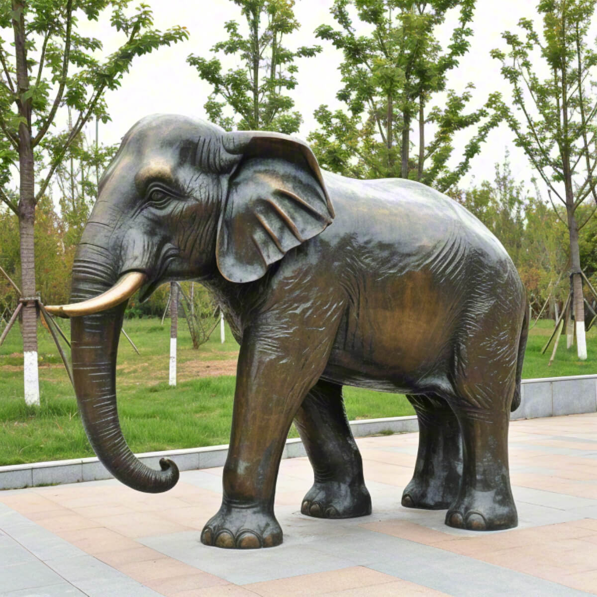 Außenskulptur Elefant