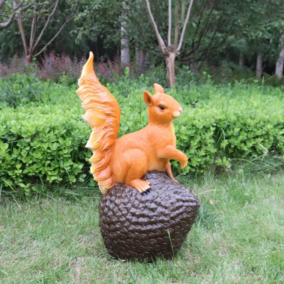 Rotes-Eichhörnchen-Statue