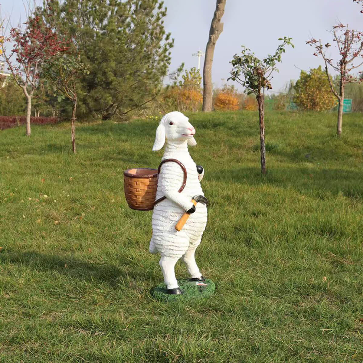 statua di pecora in vetroresina