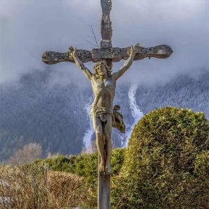 Statue von Jesus am Kreuz