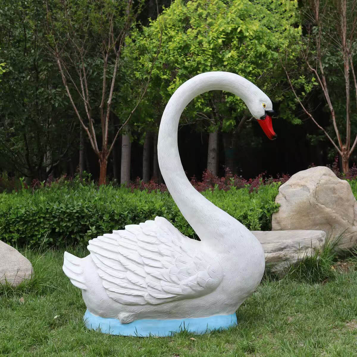 adorno de jardín cisne