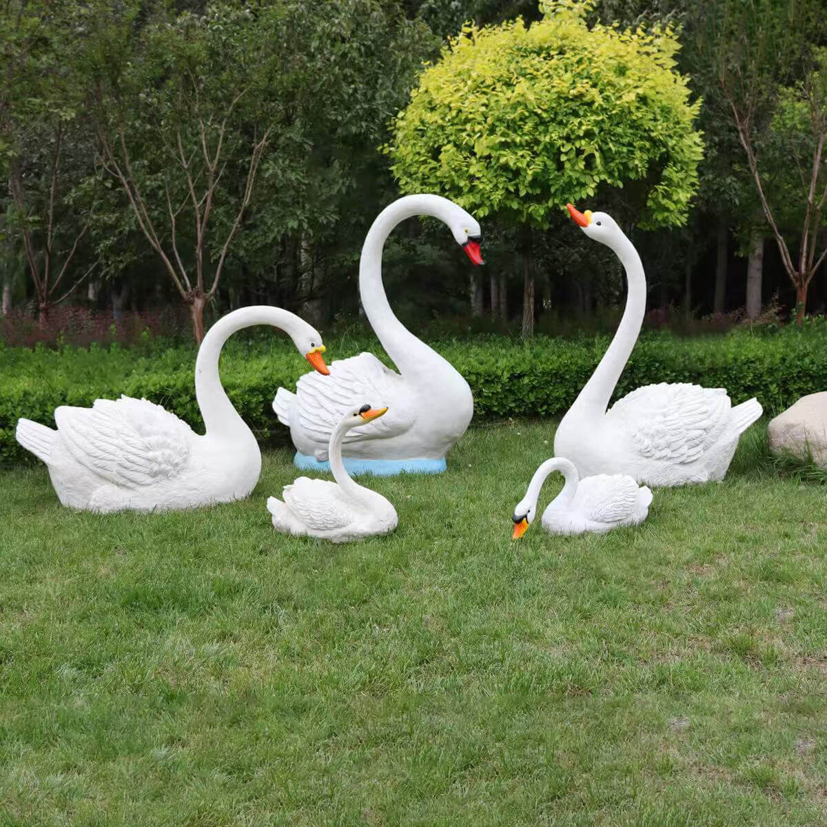 adorno de jardín cisne