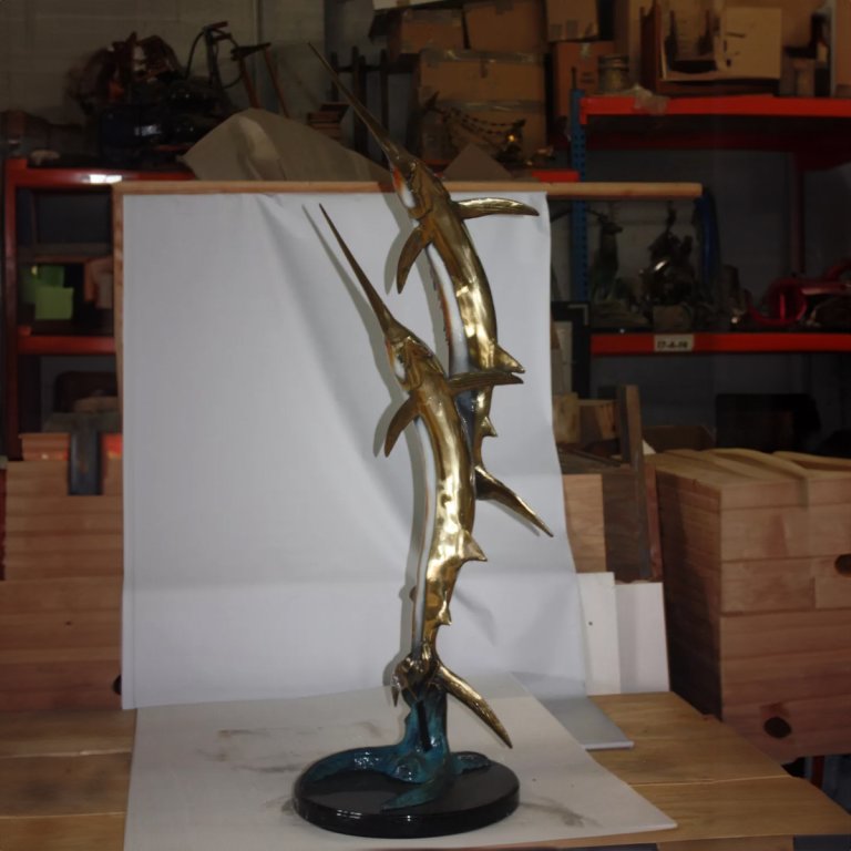 Scultura in bronzo di pesce vela