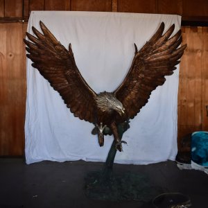 Metallskulptur Fliegender Adler