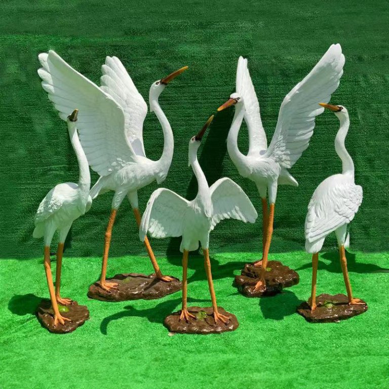 Reiher-Vogelstatuen