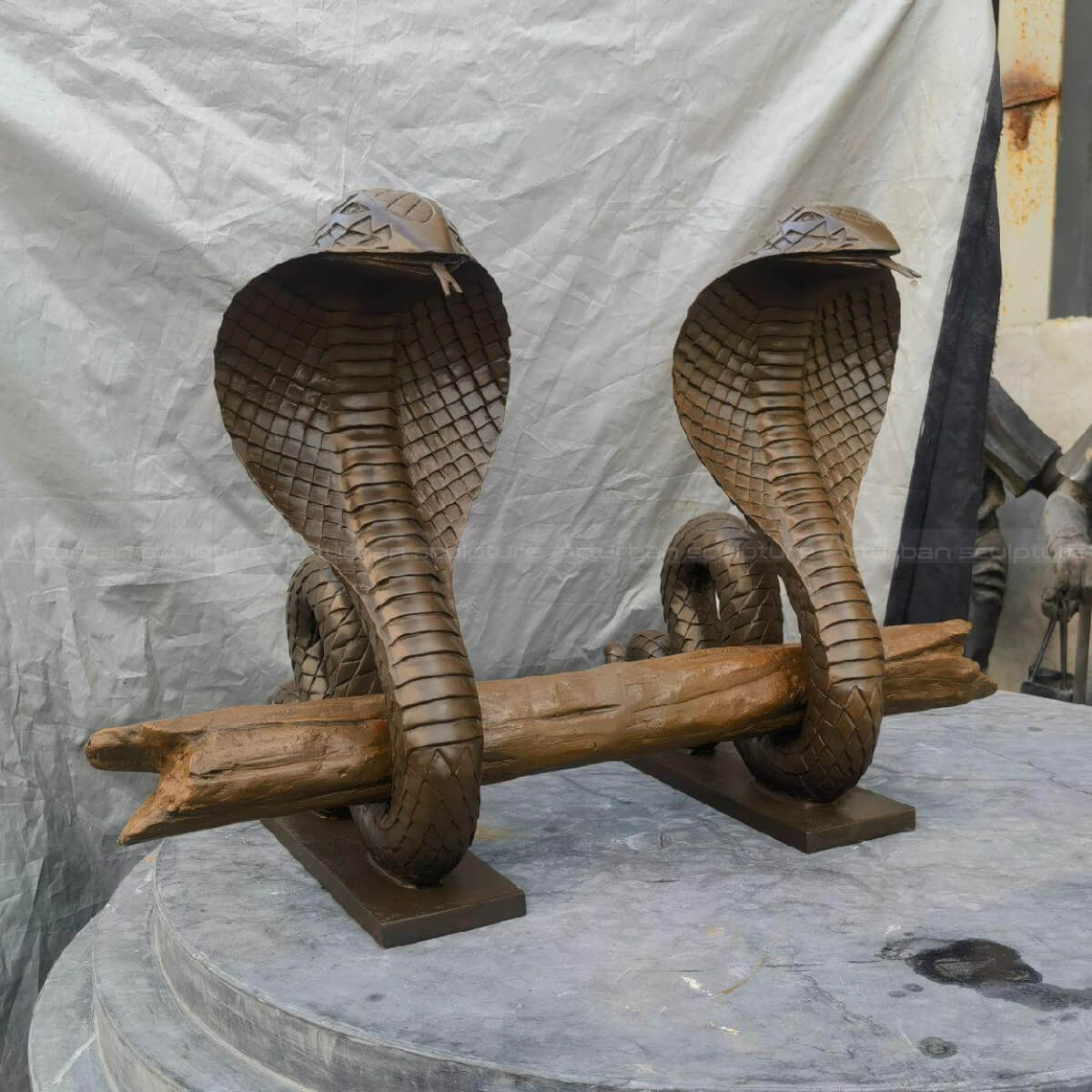 Estatua de Cobra Egipcia de Bronce con dos serpientes