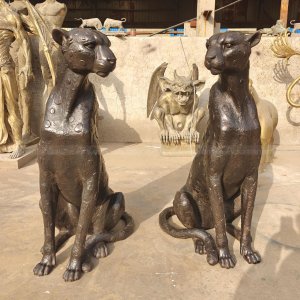 تمثال نمر جالس برونزي