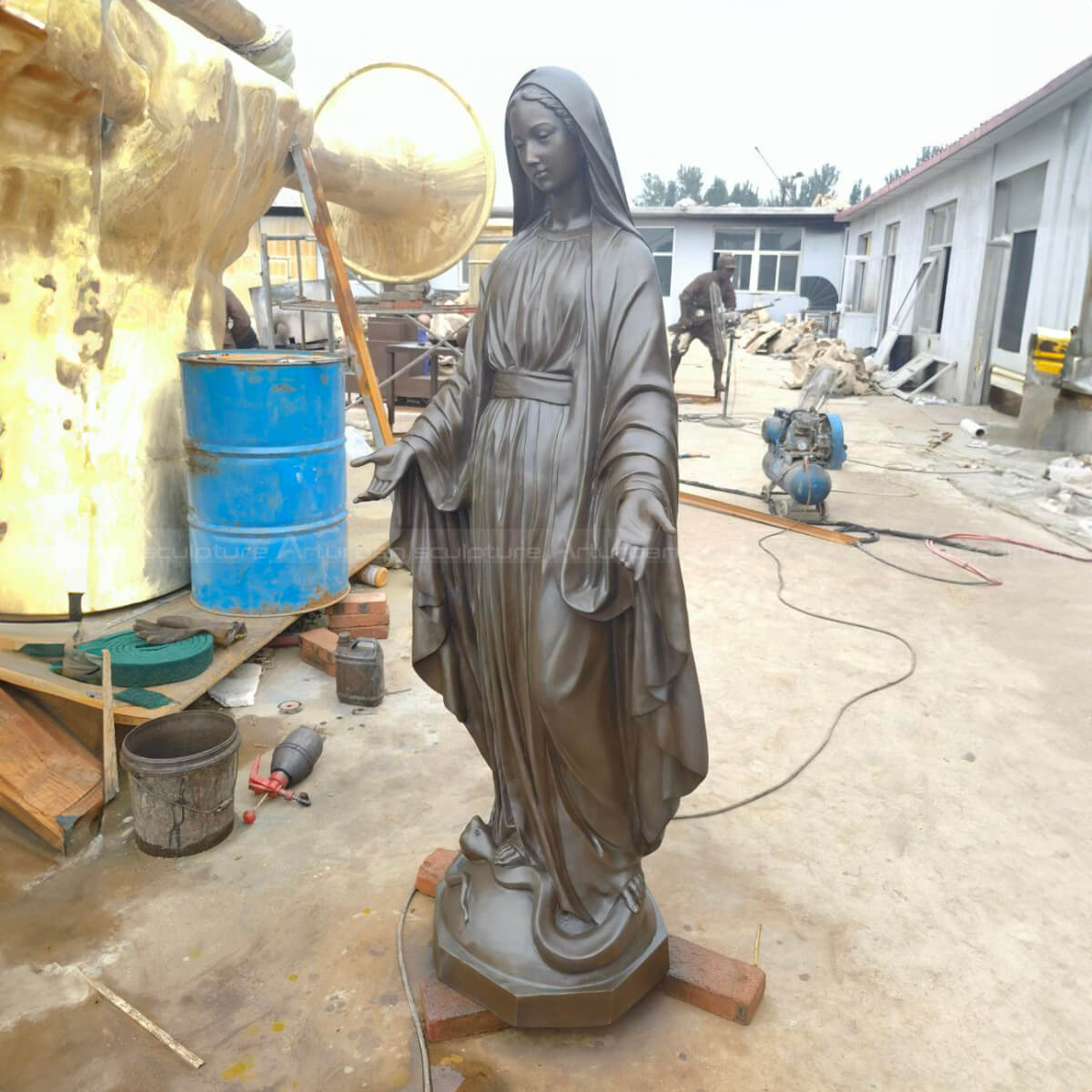 Statue de la Vierge Marie en bronze pour jardin extérieur avec bras tendus