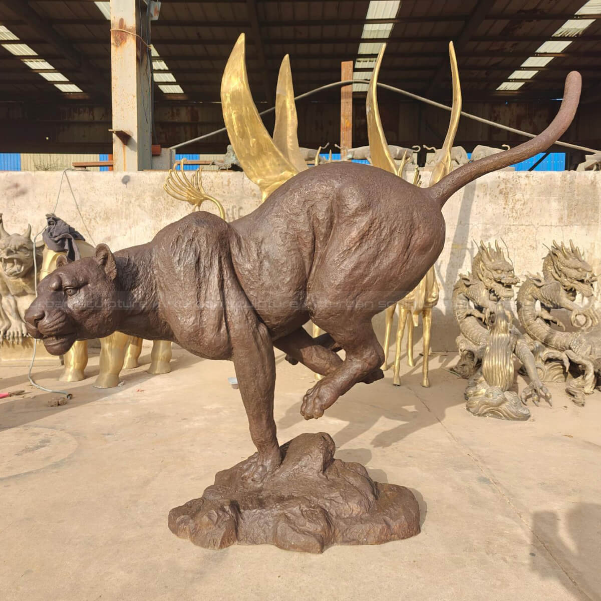 Statue de Jaguar en course de taille réelle en bronze