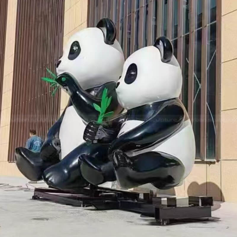 Estátuas de Jardim de Urso Panda Segurando Folhas de Bambu em Estilo Cartoon