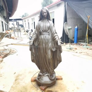 Estatua de la Virgen María para jardín exterior con los brazos extendidos