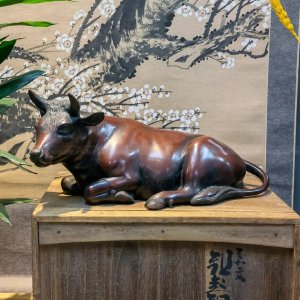 decoração de casa de gado deitado de bronze