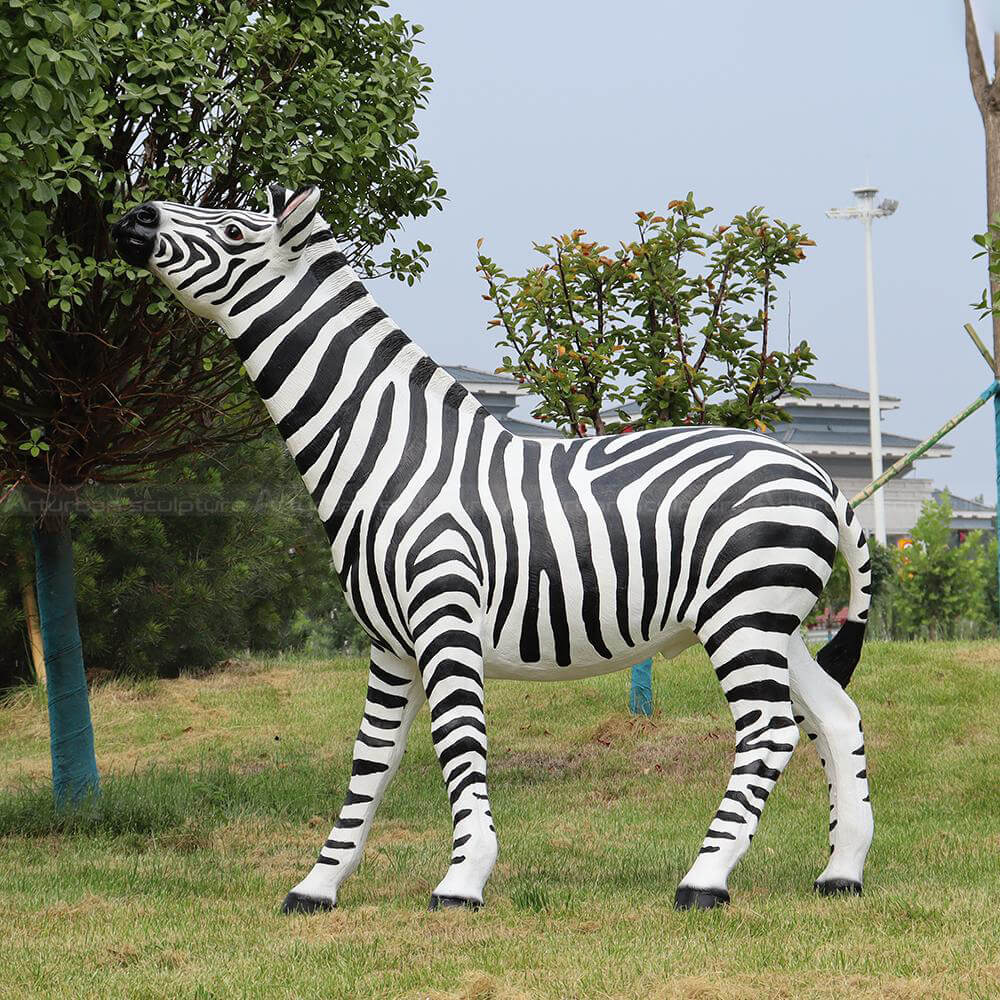 Zebra nach oben schauend Gartenskulptur