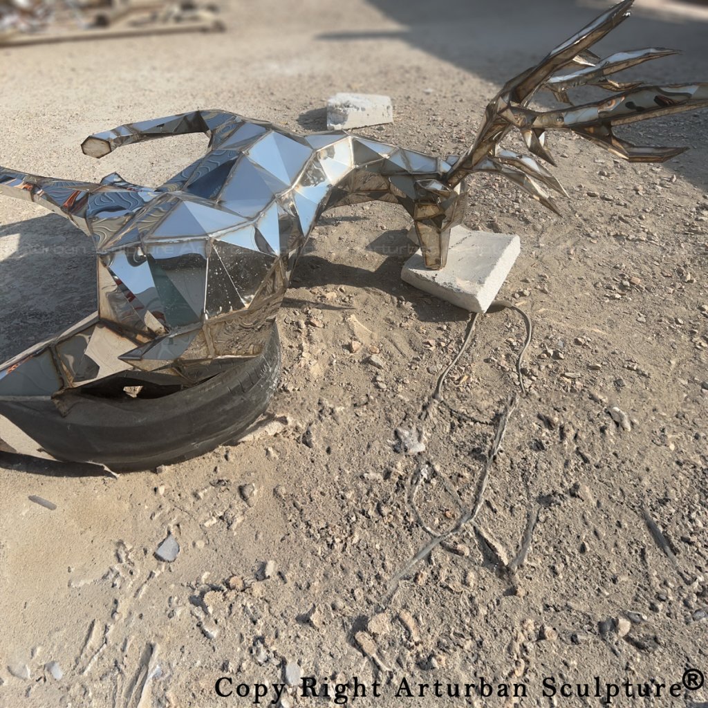 Polish for the geometric stainless steel deer statue