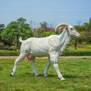 Statua di capra in fibra di vetro in piedi da esterno