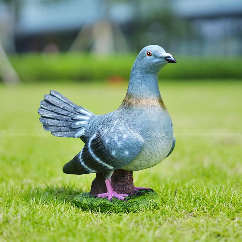 a grey homing pigeon Garden statue