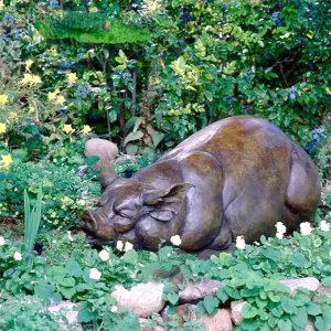 Statue de cochon grandeur nature en bronze allongé au sol Extérieur