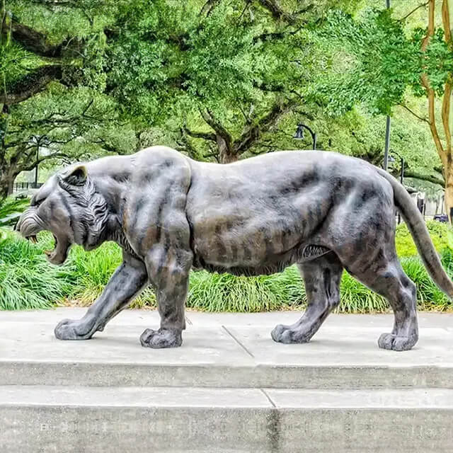 bronze walking and Roaring Tiger garden Sculpture