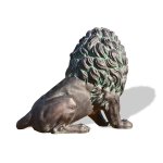 Statue de lion africain en bronze, angle arrière