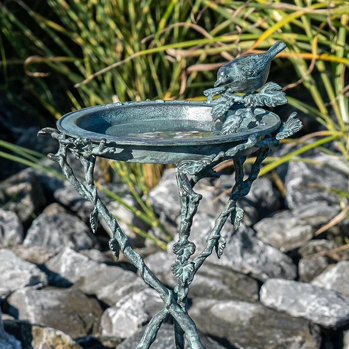 Bronze-Vogelbrunnen zum Verkauf mit Zweigbecken