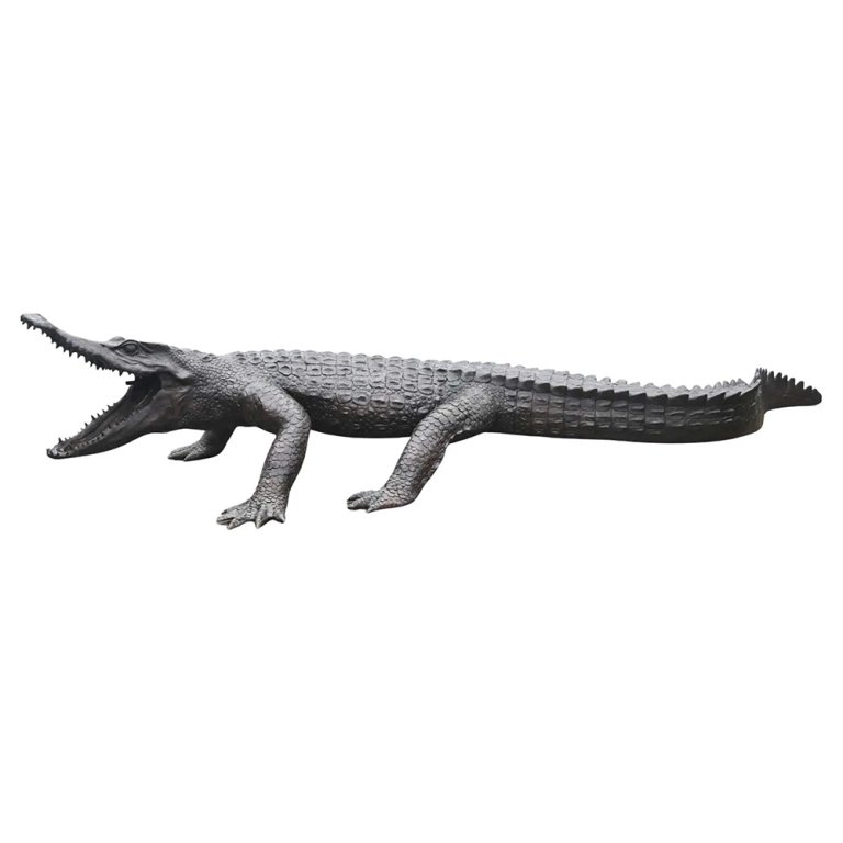Statue en bronze de crocodile, bouche ouverte