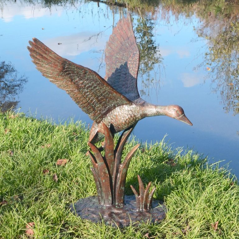 Ornamento de Jardim Pato Voador bronze lago decolagem