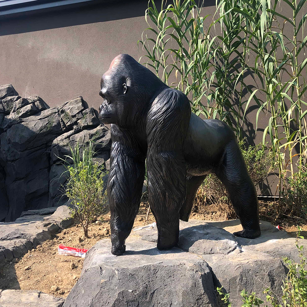 Outdoor life size Gorilla bronze Statue