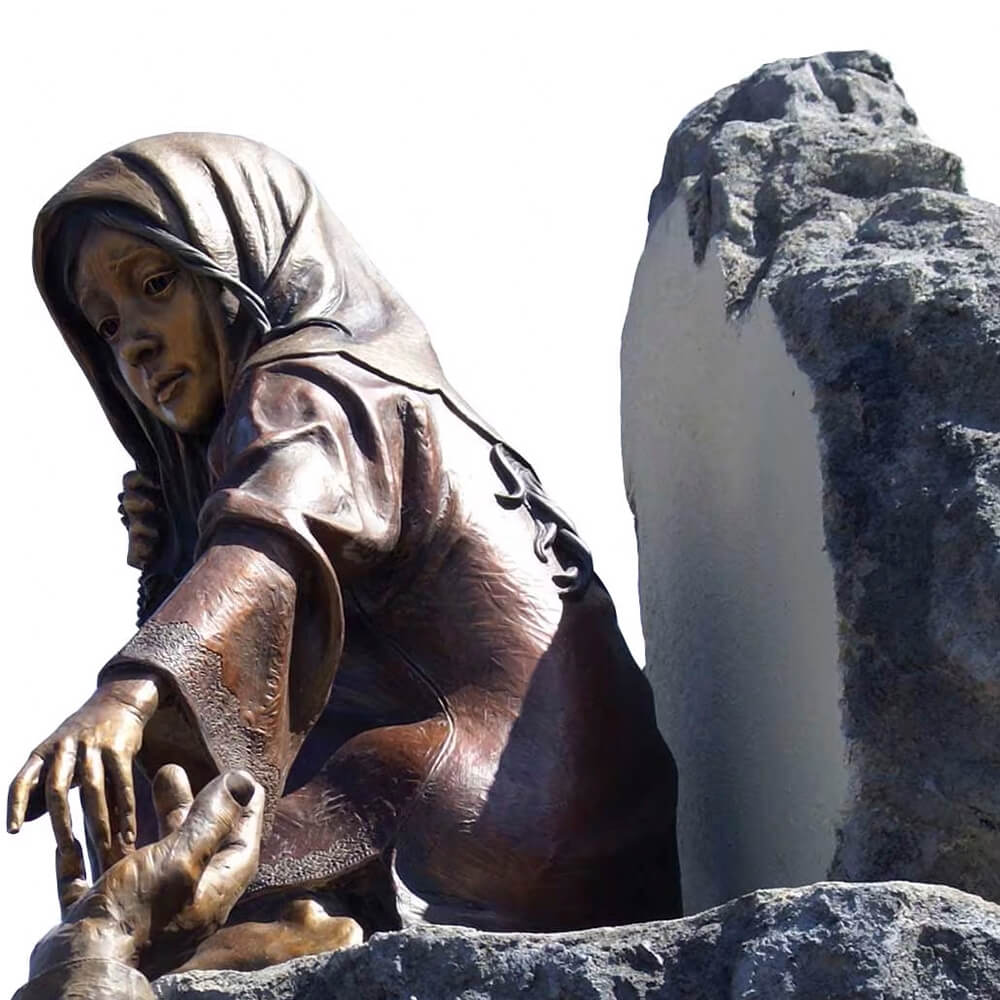 Détail de la fille dans la statue de soldat pour jardin