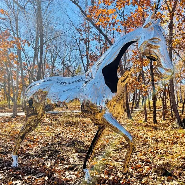 Escultura de Cavalo de Aço Inoxidável Brilhante