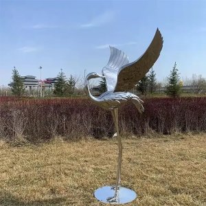 Polierter Edelstahl-Kran-Gartenskulptur aus Metall