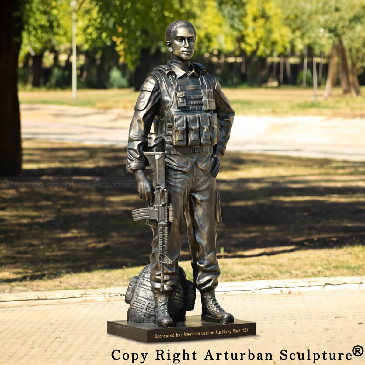 statua militare femminile in bronzo vestita in ACU