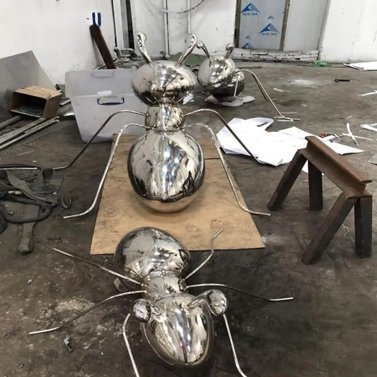 Múltiples Estatuas de Hormigas de Metal para Jardín