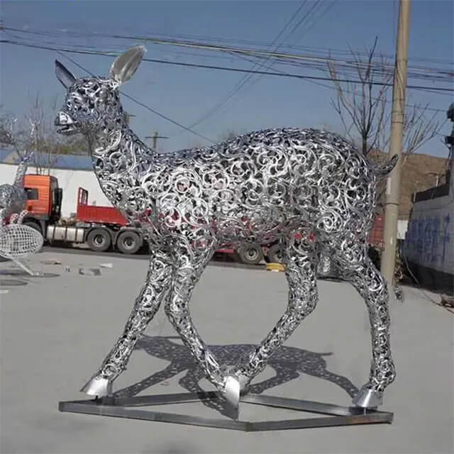 Stainless steel Metal Deer Garden Ornaments showing a walking deer sculpture