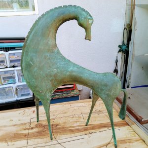 Abstrakte bronzene etruskische Pferdestatue