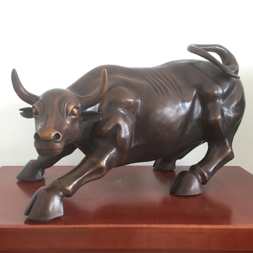 Escultura de Toro del Mercado Bursátil en bronce con poderosa postura musculosa