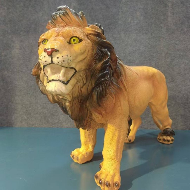 Statue de lion décorative en fibre de verre avec bouche ouverte et yeux réalistes jaune-vert