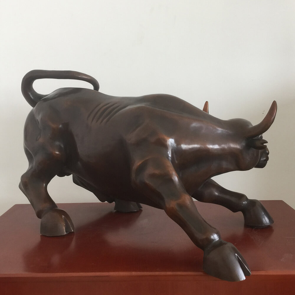 Escultura dinámica de Toro del Mercado Bursátil en bronce