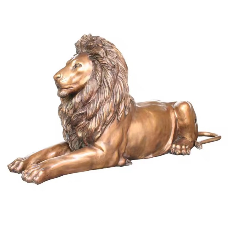 Statue de lion majestueux en bronze représentant un lion africain au repos avec une crinière détaillée