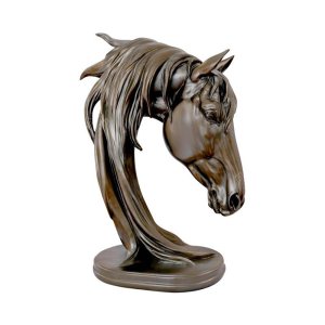 Escultura moderna de cabeza de caballo en bronce con crin fluida y diseño elegante