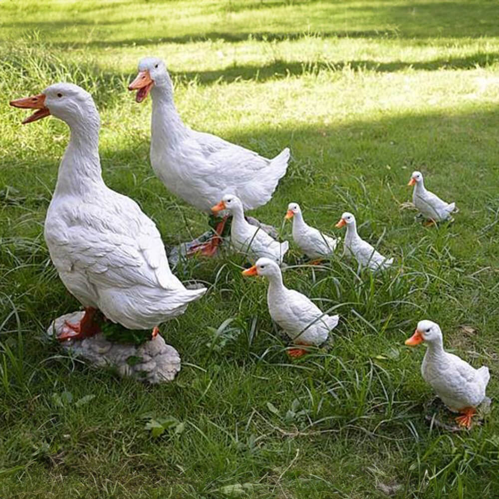 Realistic fiberglass Duck Family Lawn Ornaments with two adult ducks and ducklings