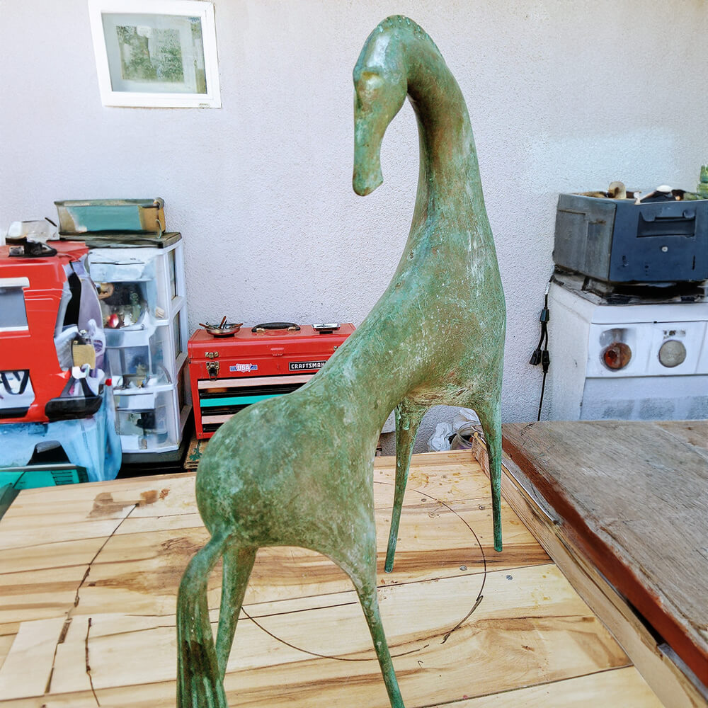 Bronzene etruskische Pferdestatue mit Grünspanpatina