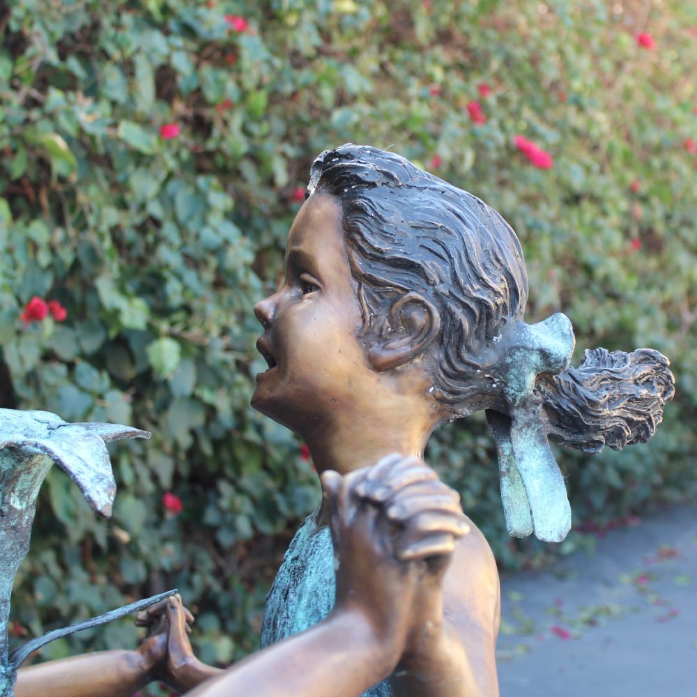 Detalle del rostro de la Escultura de bronce del Jardín del Círculo de Amigos