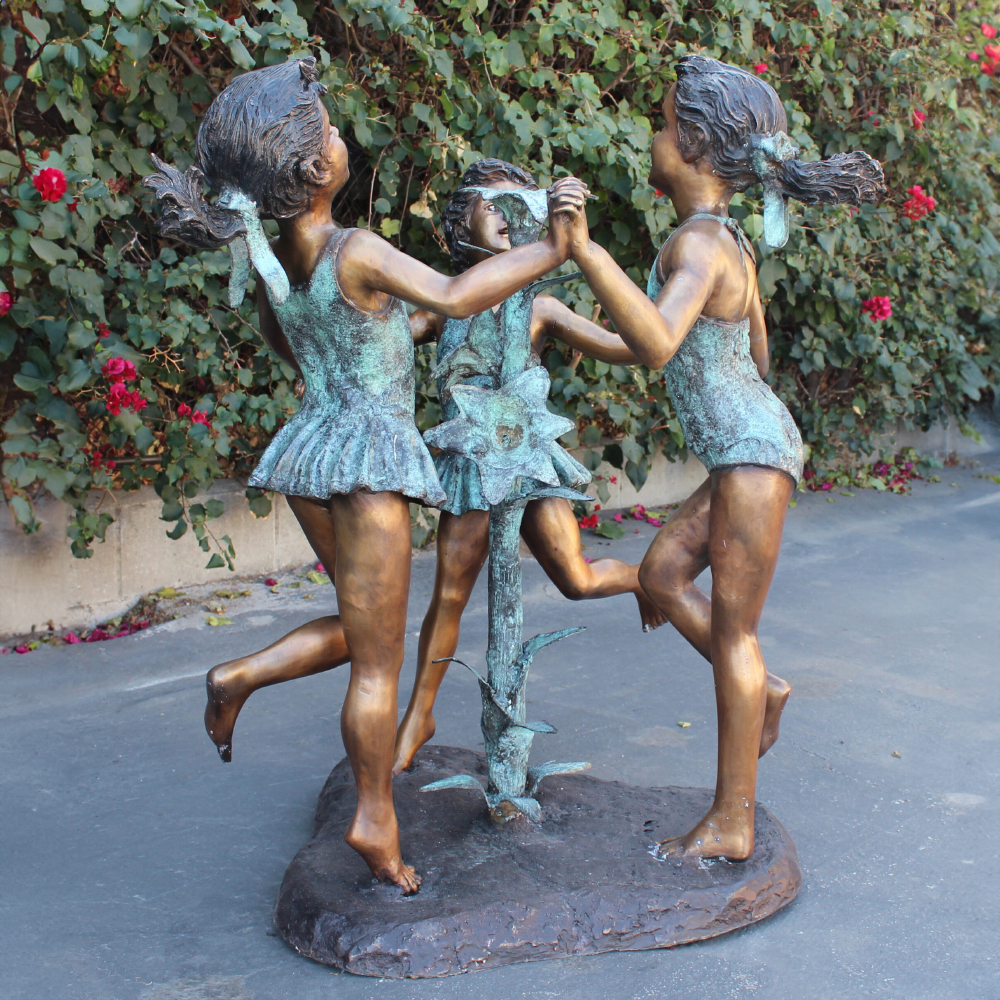 Escultura de bronce del Jardín del Círculo de Amigos tomados de la mano