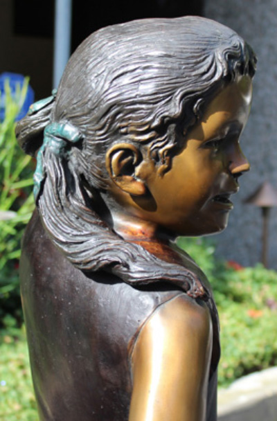 Escultura Hermano y Hermana de bronce niña tirando de un carro